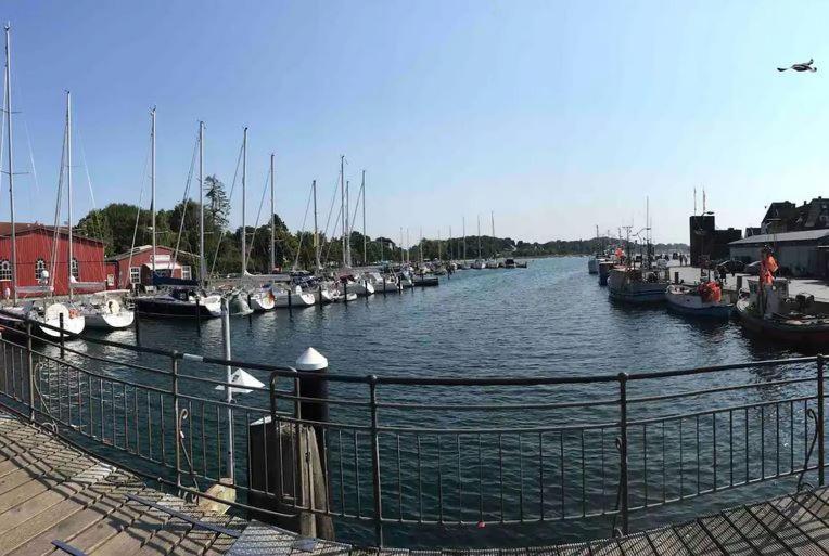 Im Bademantel An Den Strand Mit Terrasse Eckernförde Екстериор снимка