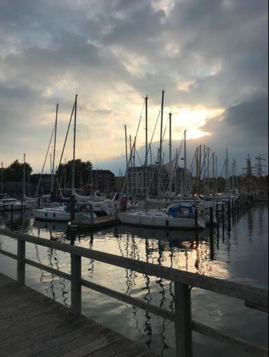 Im Bademantel An Den Strand Mit Terrasse Eckernförde Екстериор снимка